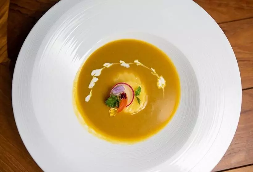 هتل Seasalter Maldives