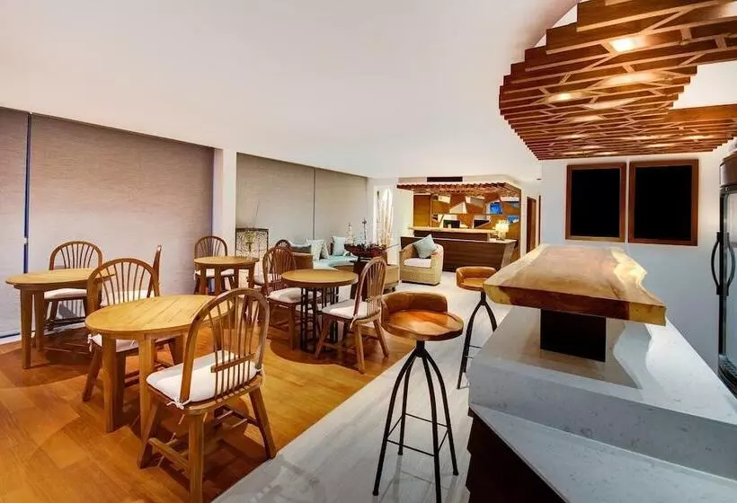 هتل Seasalter Maldives