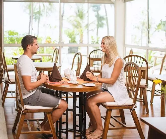 هتل Seasalter Maldives