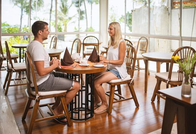 هتل Seasalter Maldives