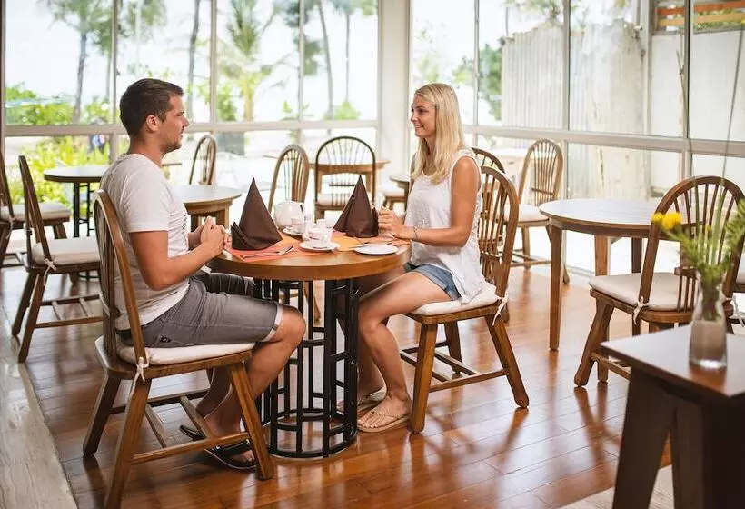 هتل Seasalter Maldives