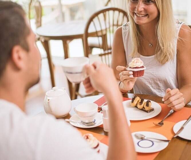 هتل Seasalter Maldives