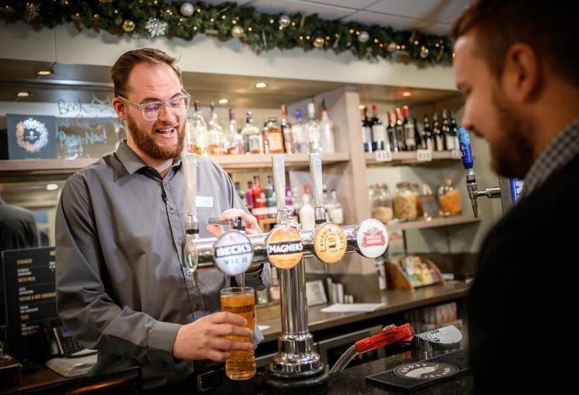 Отель The Tytherington