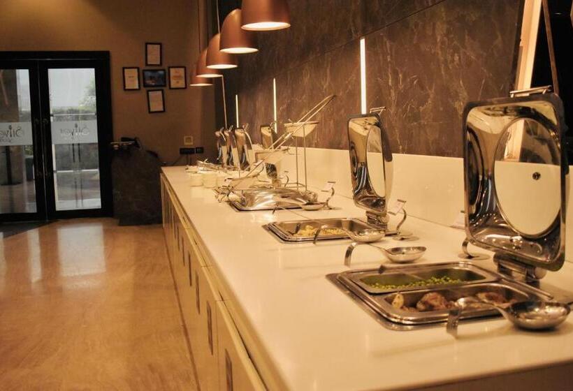 ホテル Ramada By Wyndham Aligarh Gt Road