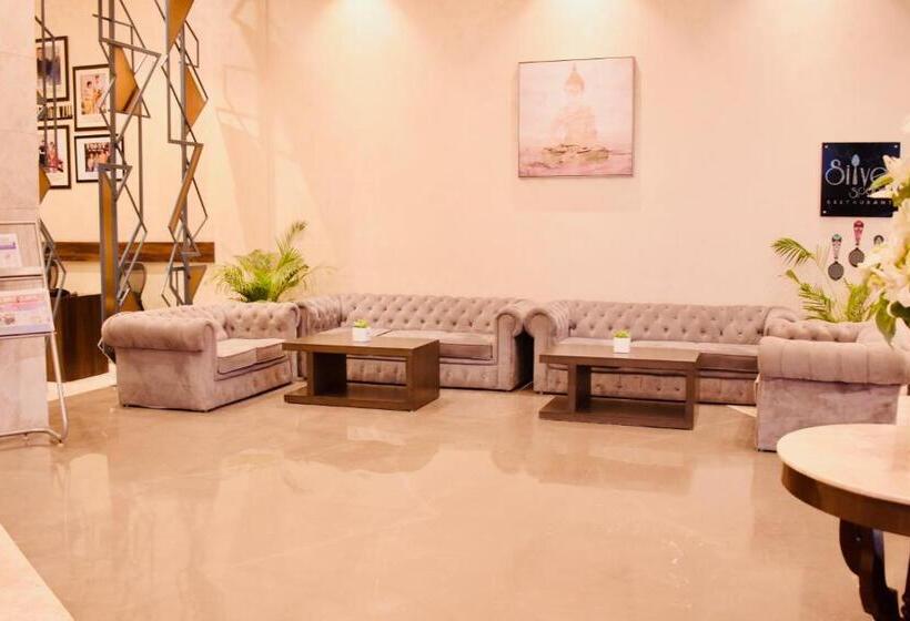 ホテル Ramada By Wyndham Aligarh Gt Road