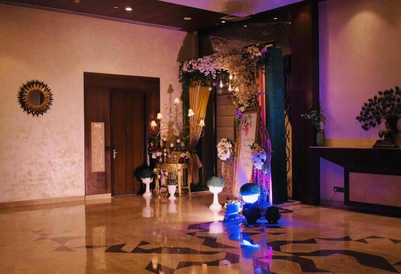 ホテル Ramada By Wyndham Aligarh Gt Road