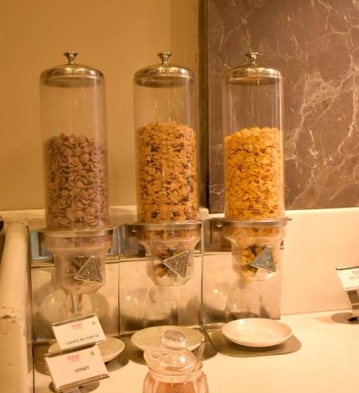 ホテル Ramada By Wyndham Aligarh Gt Road