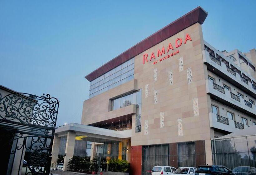 ホテル Ramada By Wyndham Aligarh Gt Road