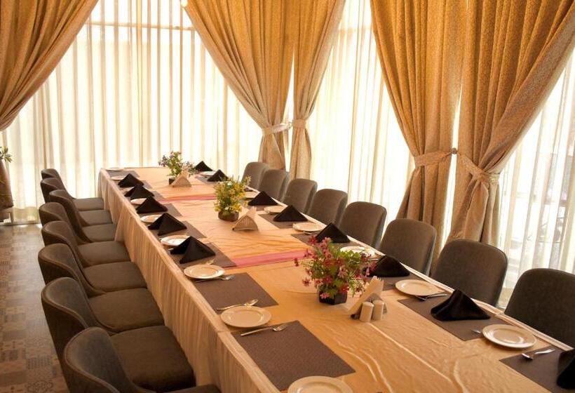 ホテル Ramada By Wyndham Aligarh Gt Road