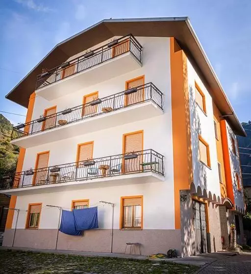 Hostel   Bormio   Livigno   Santa Caterina   Stelvio
