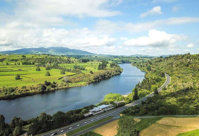 酒店 Lake Karapiro Lodge