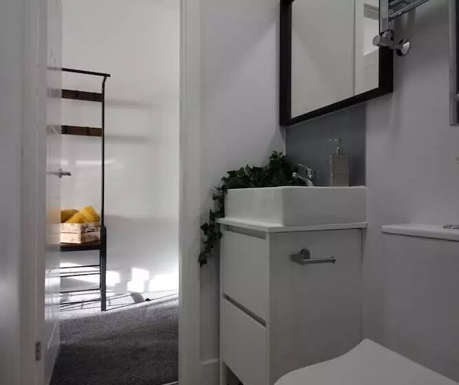 Apartments St Thomas Road