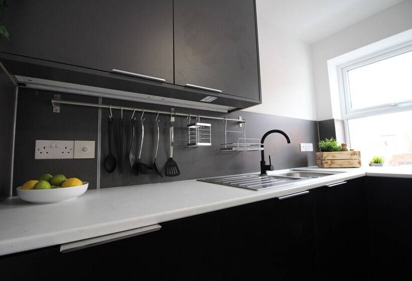 Apartments St Thomas Road