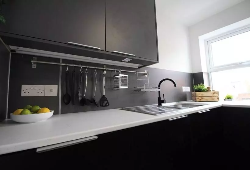 Apartments St Thomas Road