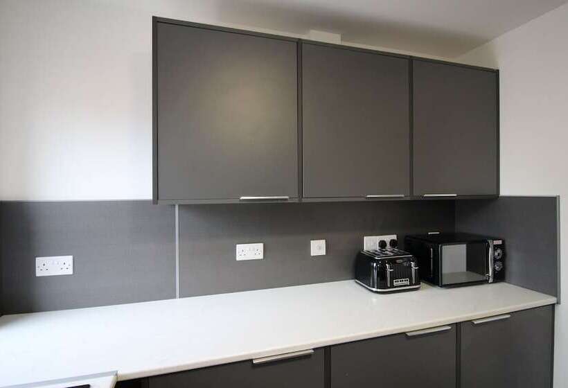 Apartments St Thomas Road