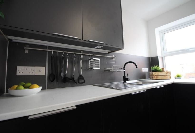 Apartments St Thomas Road