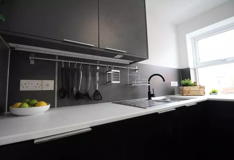 Apartments St Thomas Road