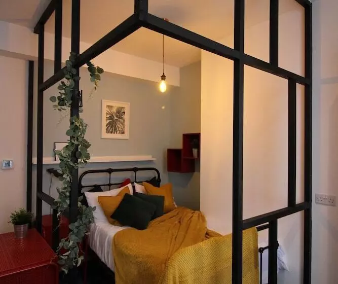 Apartments St Thomas Road