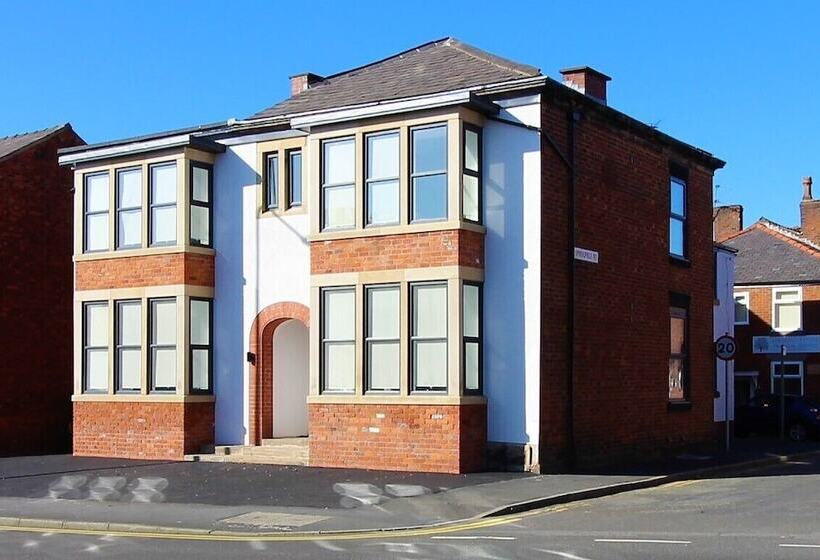 Apartments St Thomas Road