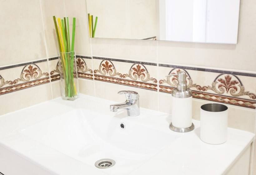 Central & Cosy Apartment