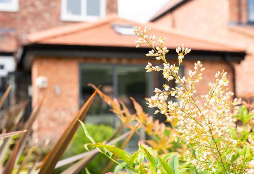 Contemporary Bright House 20 Min To Manc