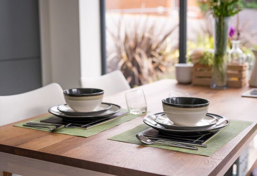 Contemporary Bright House 20 Min To Manc