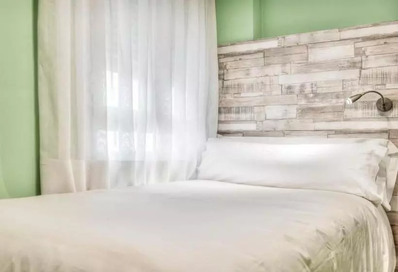 簡易ホテル Pura Vida Pirineos