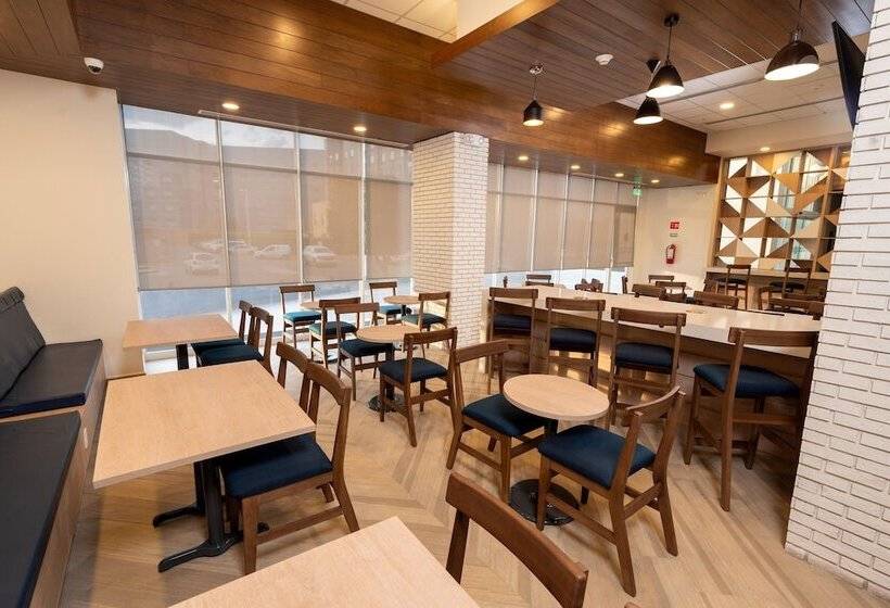 هتل Fairfield By Marriott Inn & Suites San Luis Potosi