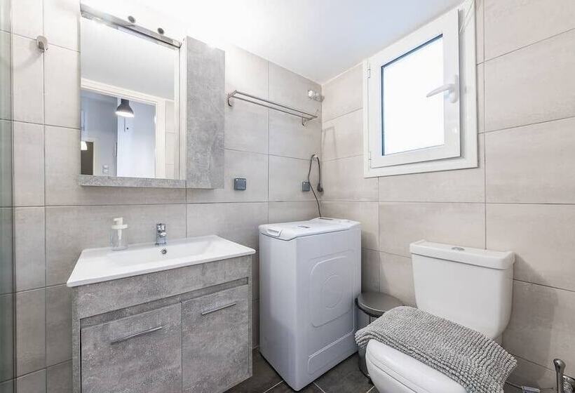 Vibrant Cozy Flat Near The Metro