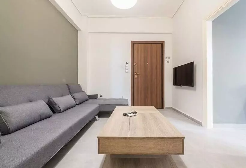 Vibrant Cozy Flat Near The Metro