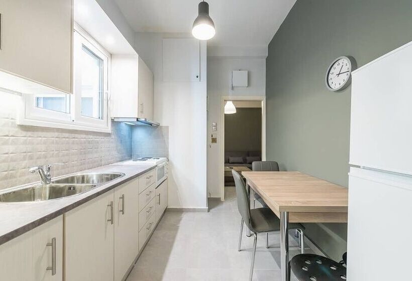 Vibrant Cozy Flat Near The Metro