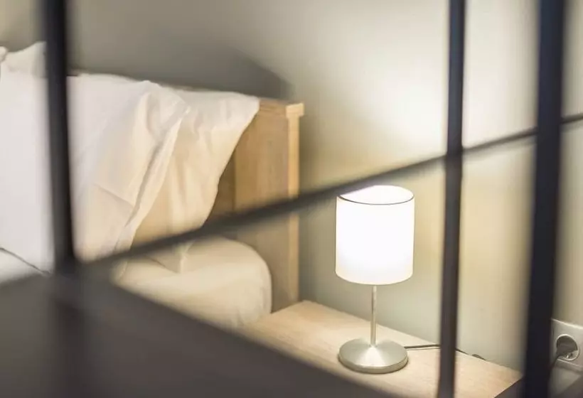 Vibrant Cozy Flat Near The Metro