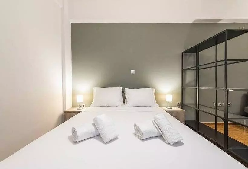 Vibrant Cozy Flat Near The Metro