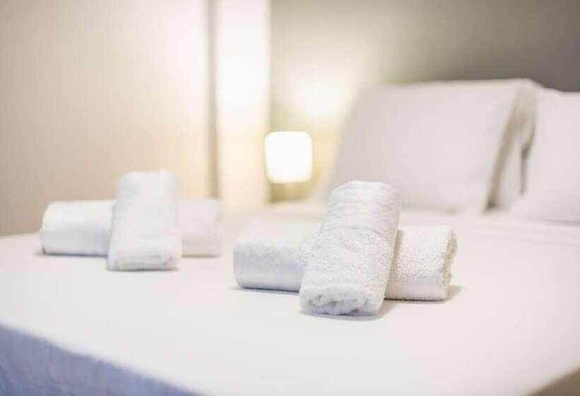 Vibrant Cozy Flat Near The Metro