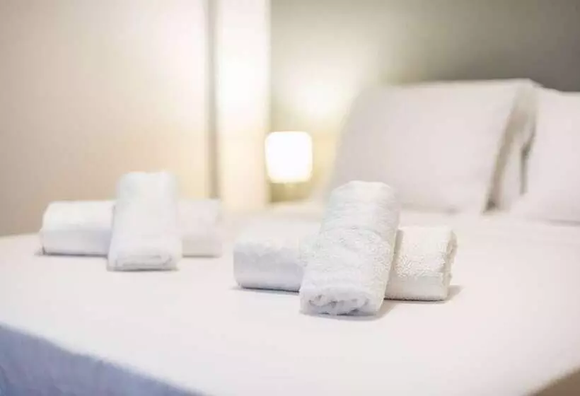 Vibrant Cozy Flat Near The Metro