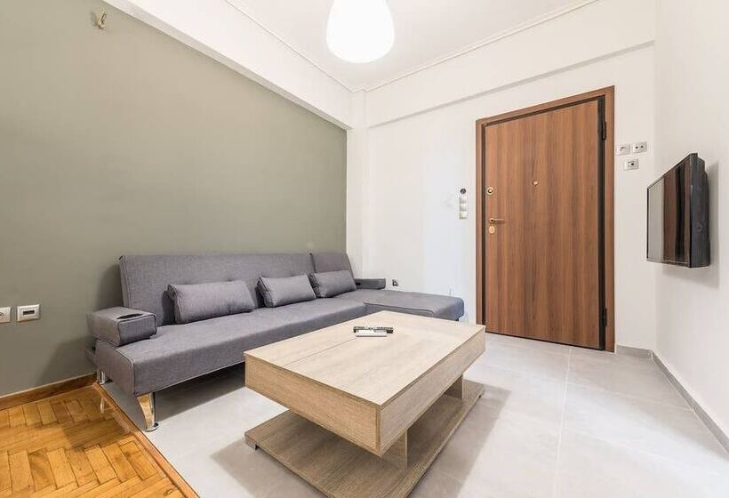 Vibrant Cozy Flat Near The Metro