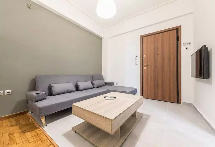 Vibrant Cozy Flat Near The Metro