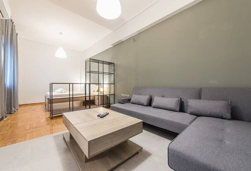 Vibrant Cozy Flat Near The Metro