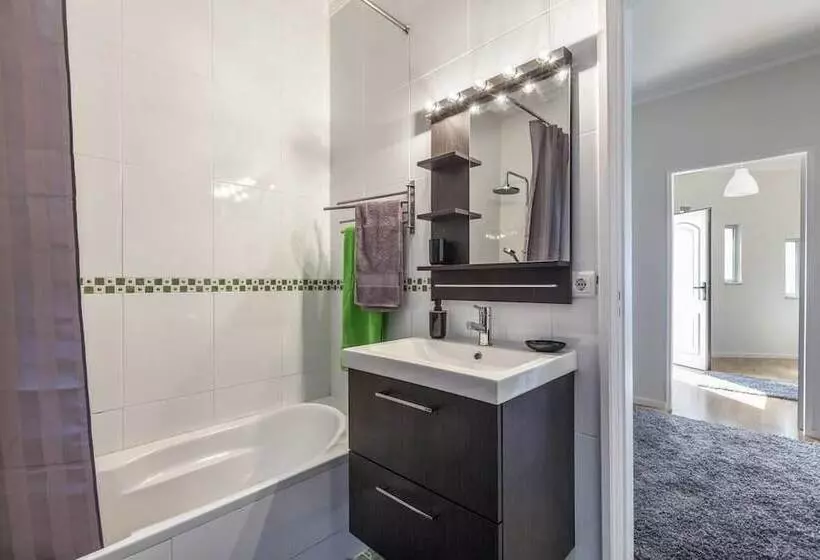 Carvalhosa Apartment