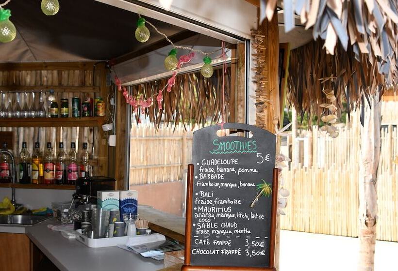 בית מלון כפרי La Pierre Verte Camping Village