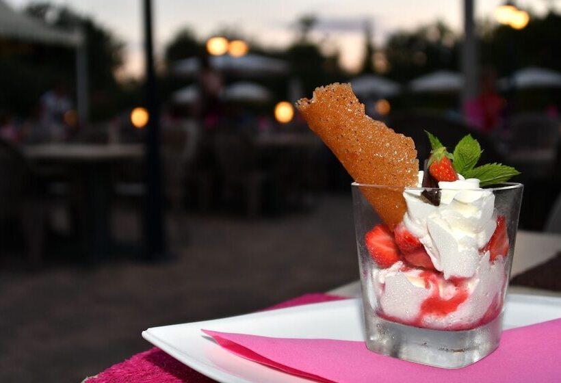 בית מלון כפרי La Pierre Verte Camping Village