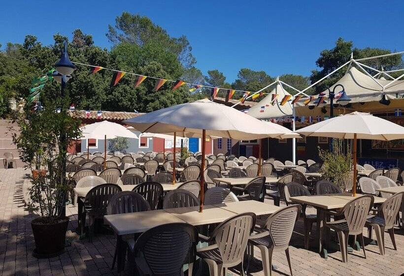 בית מלון כפרי La Pierre Verte Camping Village