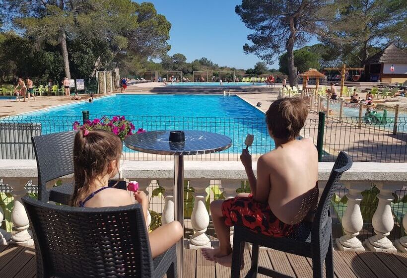 בית מלון כפרי La Pierre Verte Camping Village