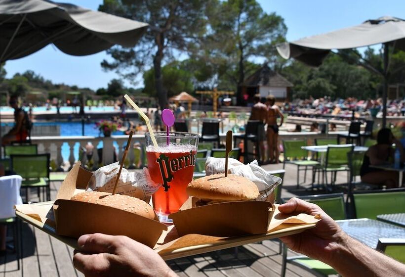 בית מלון כפרי La Pierre Verte Camping Village