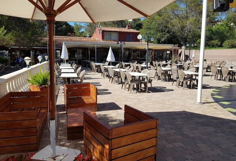 בית מלון כפרי La Pierre Verte Camping Village