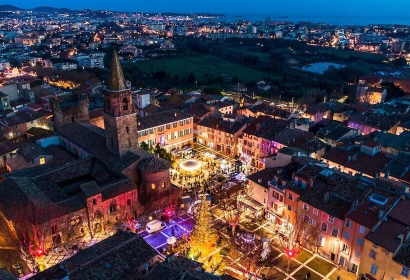 בית מלון כפרי La Pierre Verte Camping Village