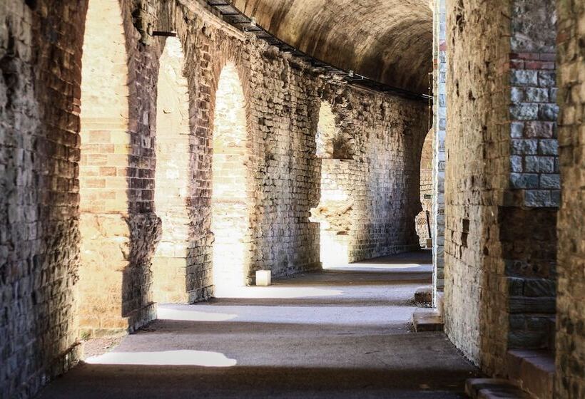 בית מלון כפרי La Pierre Verte Camping Village