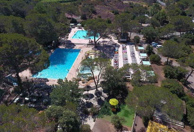 בית מלון כפרי La Pierre Verte Camping Village