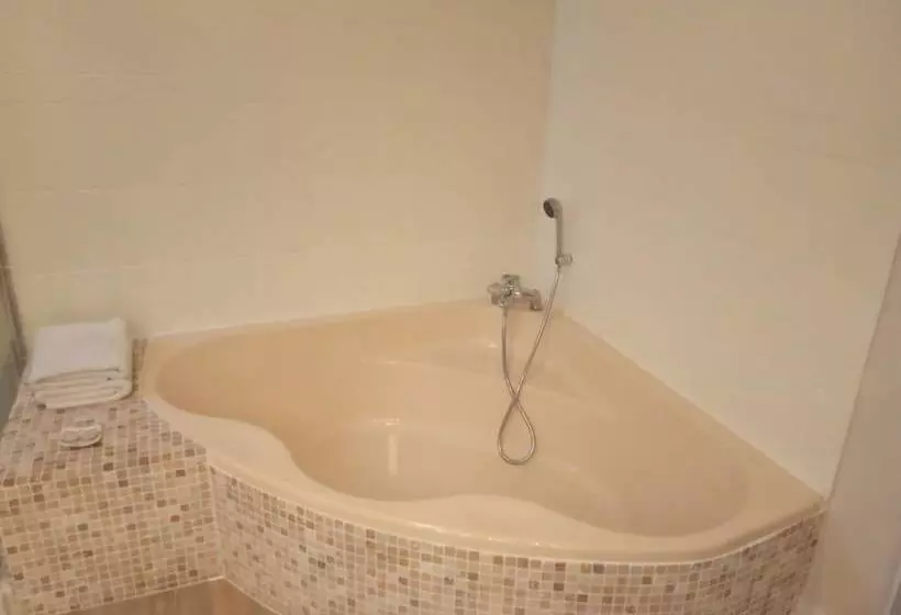 پانسیون Le Pain Perdu