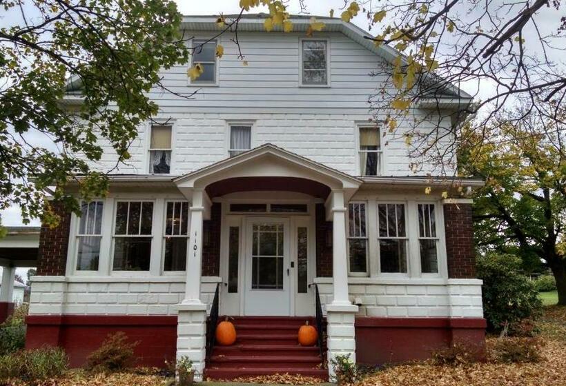 Fish & Loaves Bed And Breakfast